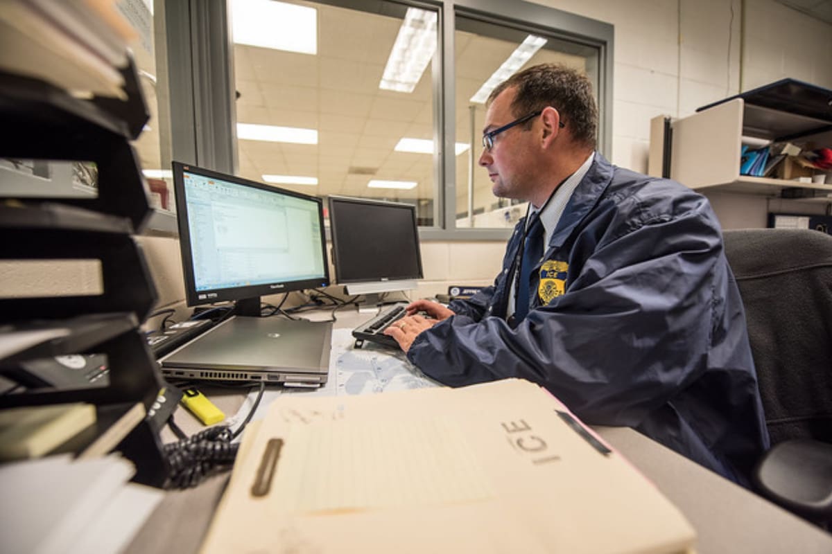 El ICE envió citaciones a propietarios de viviendas solicitando contratos, identificaciones, solicitudes de alquiler y datos de convivientes de los inquilinos