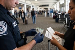Qué documentos debe tener un inmigrante a mano y cuáles puede pedir un agente