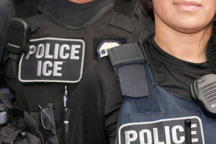 El ICE indica cómo funciona el uso de las cámaras corporales para los agentes