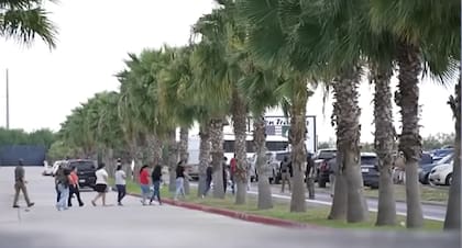 El ICE realizó un mega operativo en al menos seis tiendas de ropa usada al sur de la ciudad de McAllen