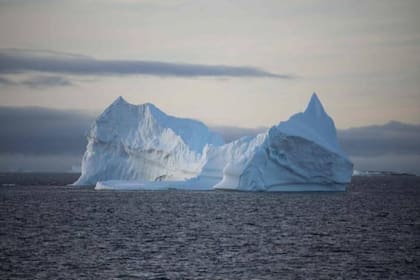 El iceberg más grande del mundo, conocido como A68a y que abarca 4.200 kilómetros cuadrados de hielo flotante amenaza la isla de Georgia del Sur