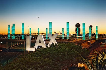 El icónico letrero del aeropuerto de Los Ángeles será retirado para iniciar con obras de modernización (Instagram/@flylaxairport)