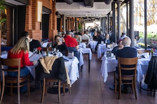 Llegó de Galicia en barco y cumplió el sueño de abrir un restaurante sobre el río