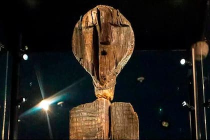 El ídolo de Shigir es la escultura de madera más antigua encontrada en el mundo. Y según un estudio reciente, podría ser aún más vieja de lo que pensaban los expertos