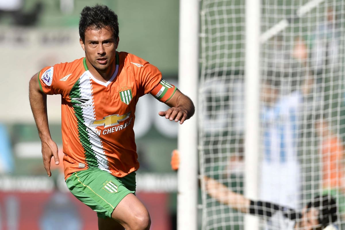 El ídolo y goleador del Taladro comunicó su salida del club y lo esperan en la Academia