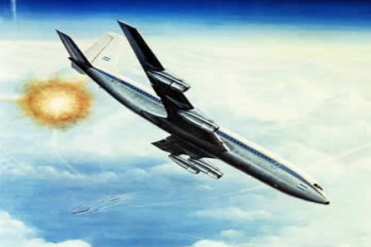 El ilustrador Exequiel Martínez reprodujo la escena en la que el Boeing 707 comandado por Otto Ritondale inicia las maniobras de evasión y un misil estalla a poca distancia