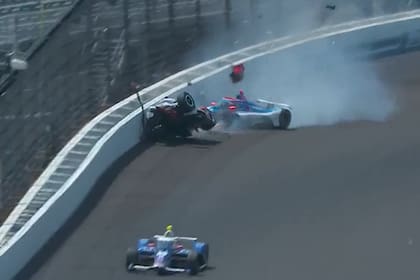 El impactante accidente que protagonizaron Katherine Legge y Stefan Wilson en la anteúltima sesión de entrenamientos de las 500 Millas de Indianápolis