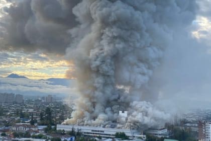 El impactante incendio en Santiago de Chile