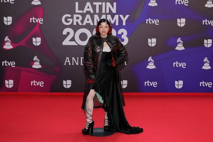 El impactante look de la artista Mon Laferte