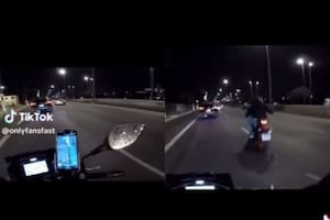 El impactante robo que sufrió una moto en movimiento