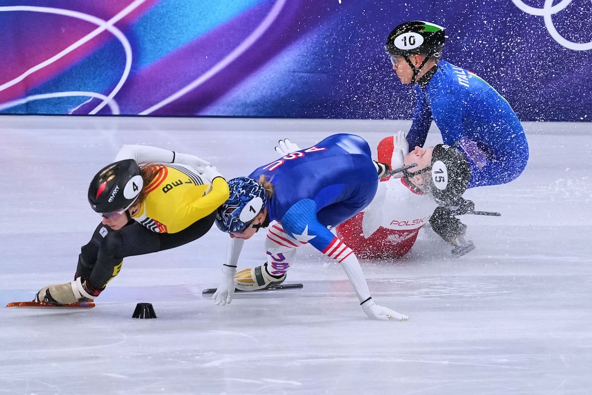 El impactante video que muestra el momento en el que una patinadora sufre un corte a milímetros de su ojo