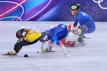 El impactante video que muestra el momento en el que una patinadora sufre un corte a milímetros de su ojo