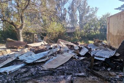 El impacto del ataque incendiario en la propiedad de un diputado chileno en La Araucanía (Foto: Renovación Nacional)