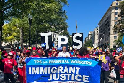 El impacto inmediato del fallo significa que los migrantes de Nepal perdieron su estatus de inmediato (con vencimiento fijado para el 6 de agosto), mientras que hondureños y nicaragüenses enfrentarán la terminación el 8 de septiembre