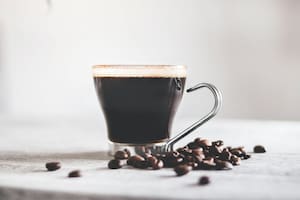 Sin azúcar, sin crema y sin leche: qué beneficios trae tomar el café solo