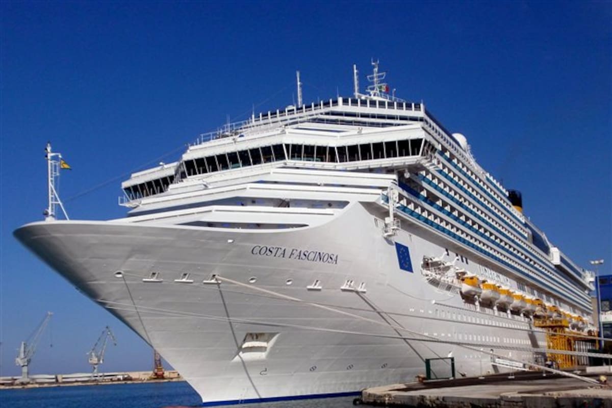 El imponente crucero Costa Fascinosa