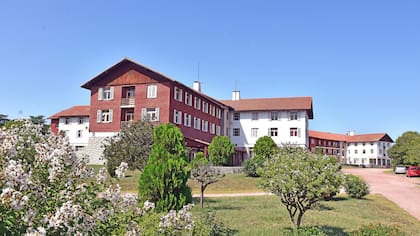El imponente edificio de la Unidad Turística Embalse