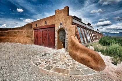 El imponente exterior de Picuris, en Taos.