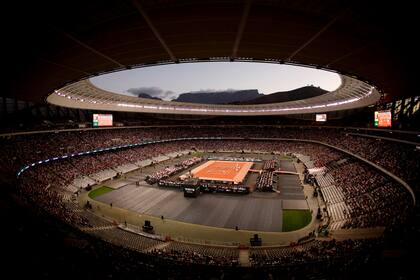 El imponente marco del Cape Town Stadium, donde Federer y Nadal reunieron 50.000 personas
