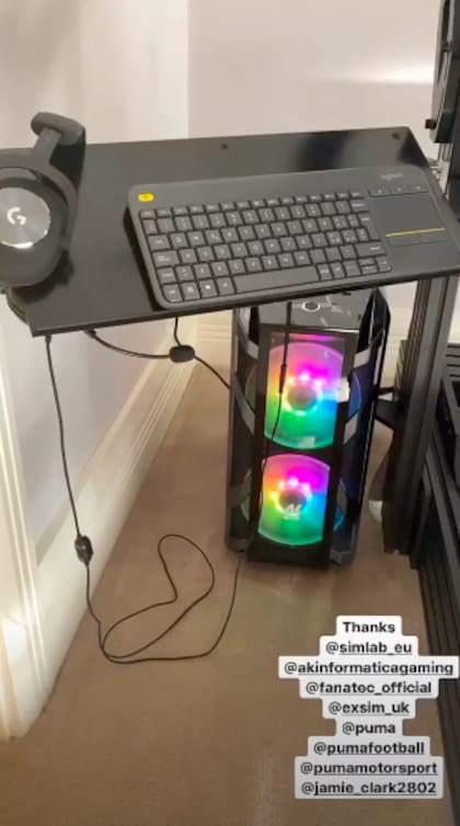 El impresionante equipo de gaming del Kun Agüero