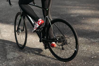 El impuesto a las bicicletas es desproporcional si se compara con el de los autos (Foto: Canva)