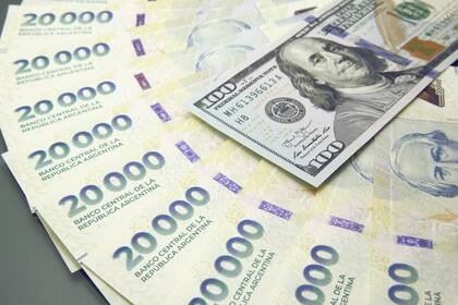 El impuesto inflacionario es la pérdida de poder adquisitivo del dinero líquido que tienen los distintos agentes económicos, entre los que se encuentran los consumidores y las empresas.