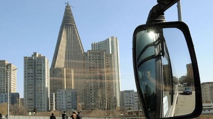 El inacabado hotel se convirtió en un recordatorio de las ambiciones frustradas del régimen totalitario del país asiático