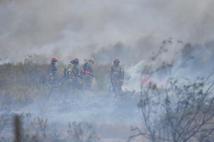 El incendio comenzó 15 kilómetros al norte de Puerto Madryn