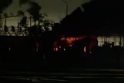 el incendio comenzó a las 2.30 en una instalación de la subestación ubicada en la calle 528