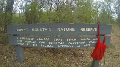 El incendio de Burning Mountain o Montaña Ardiente en Australia arde desde hace al menos 6.000 años por debajo de la montaña y avanza un metro al año