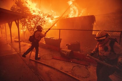 El incendio de Eaton arrasó con miles de viviendas en Altadena, California, en enero de 2025