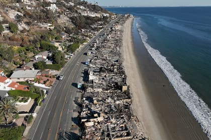 El incendio de Palisades causó una destrucción generalizada en Malibú, lo que incluye la pérdida de viviendas, negocios, instalaciones públicas e infraestructura