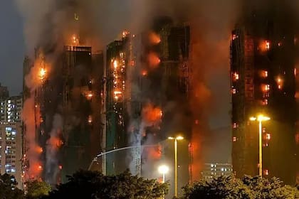 El incendio dejó al menos 65 muertos
