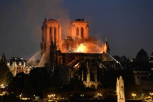 La catedral de Notre Dame en llamas