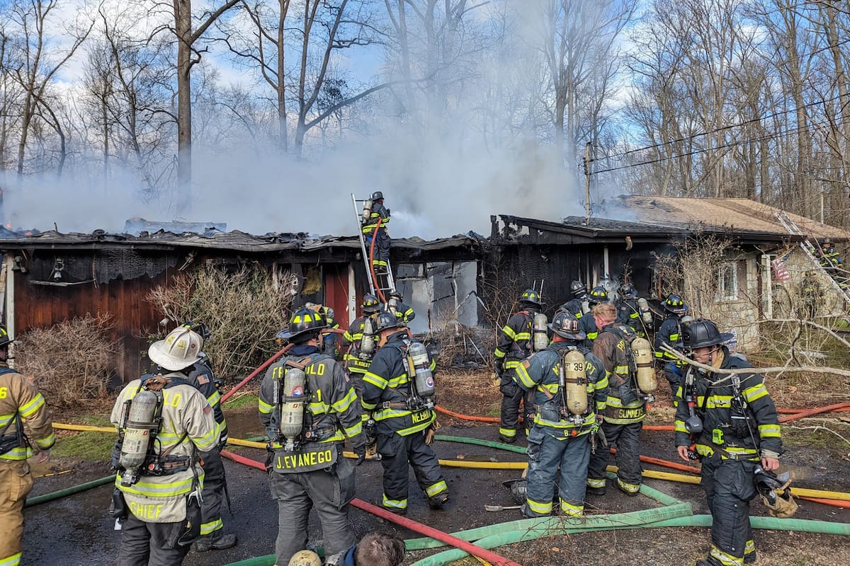 El incendio en el que perdió la vida una mujer y varios gatos que vivían con ella dejó inhabitable la propiedad, en Nueva Jersey