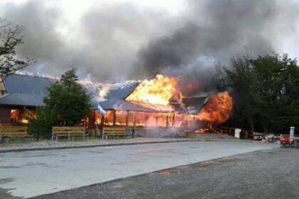 El incendio forestal fue reportado anoche en la zona de Estancia Cristina