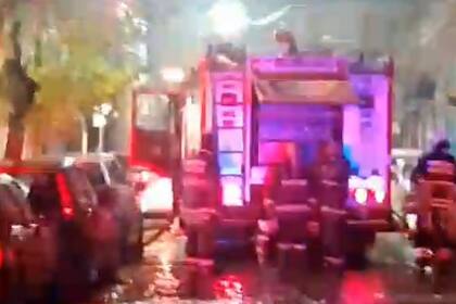 El incendio requirió la asistencia de la Policía de la Ciudad, SAME, Defensa Civil y Tránsito