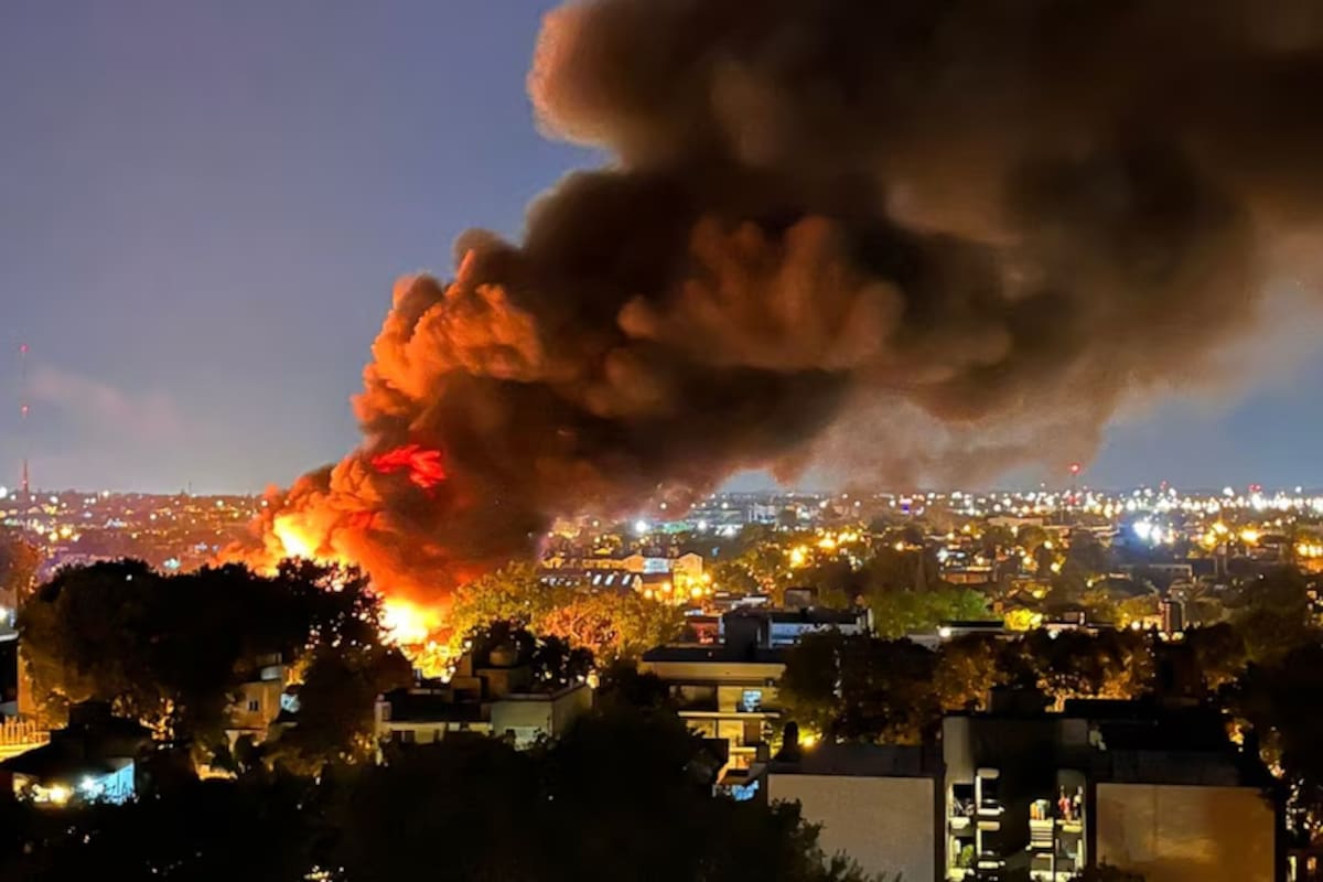 El incendio, visto desde lejos.