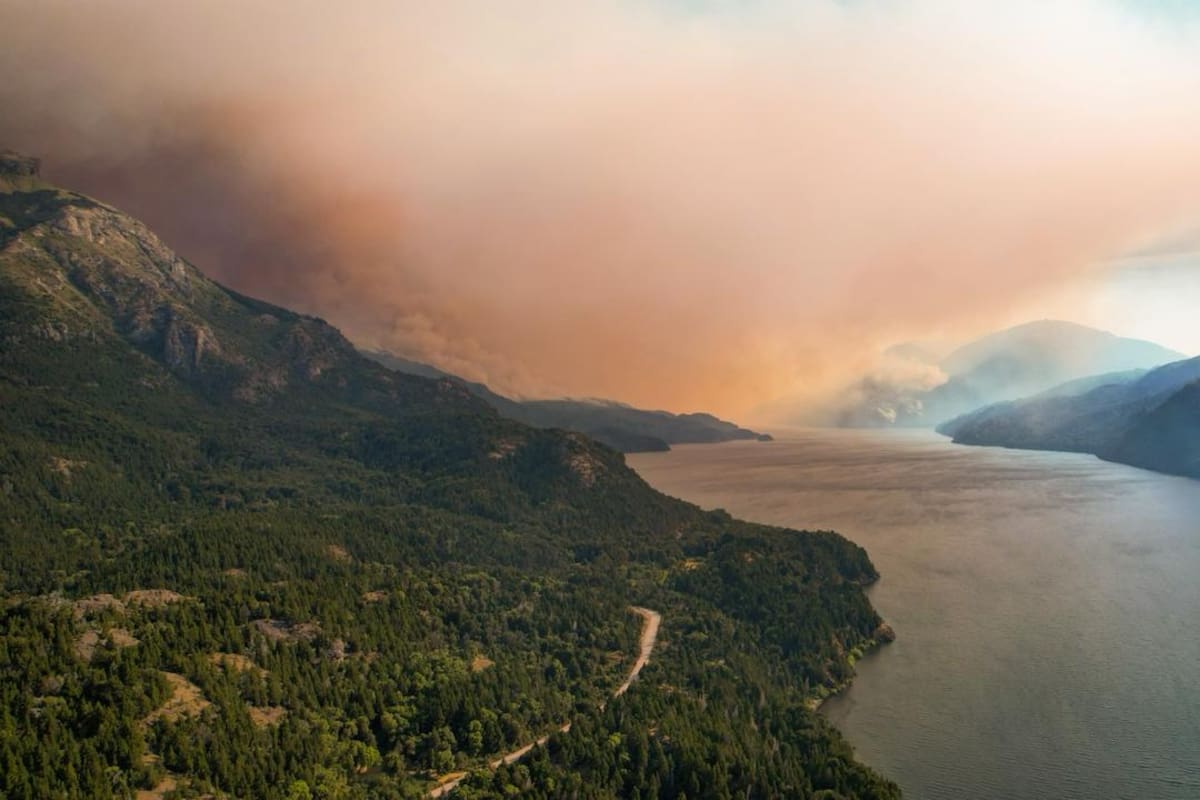 El incendio visto desde Villa Lago Rivadavia