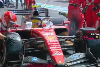Hamilton golpeó y casi atropella a un mecánico en la salida de boxes durante el GP de Bélgica