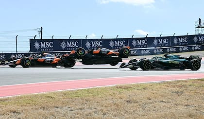 El incidente en la Sprint Race del Gran Premio de los Estados Unidos que dejó fuera de la pista a Lando Norris y a Oscar Piastri; el australiano bajo presión cometió errores en la recta final del calendario