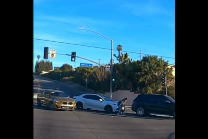 El incidente ocurrió en una intersección en el condado de Orange, California.