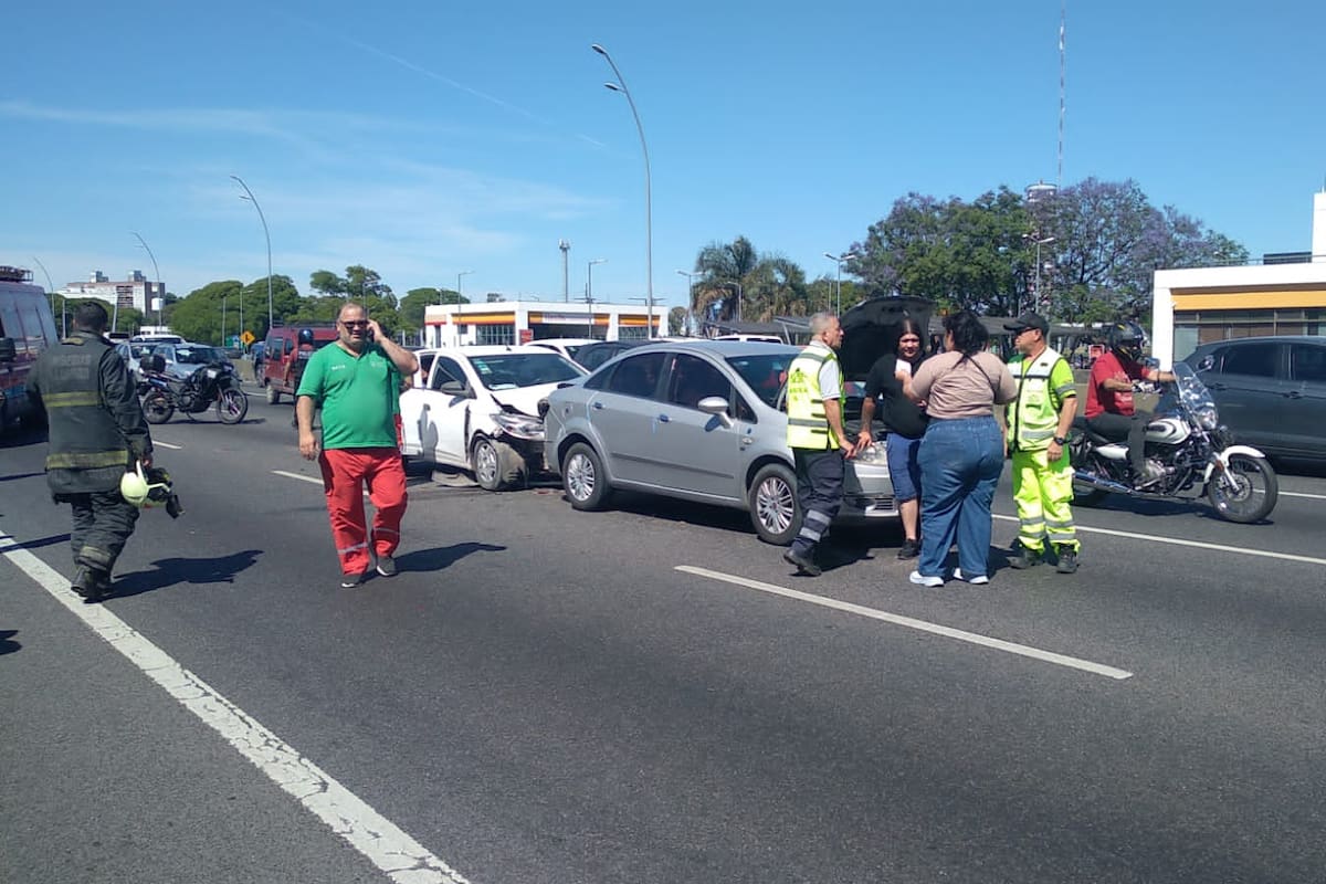 El incidente paralizó parte el tránsito en la autopista