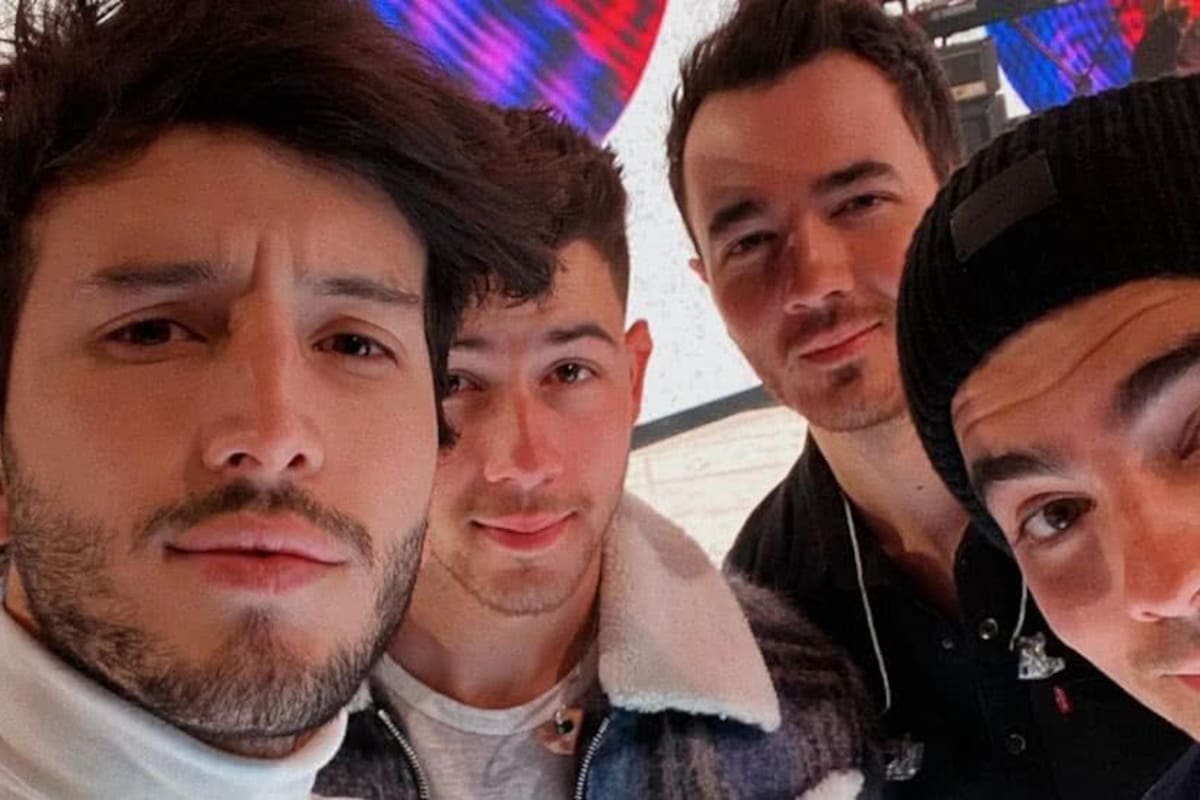 El incómodo encuentro de Sebastián Yatra y los Jonas Brothers en un baño