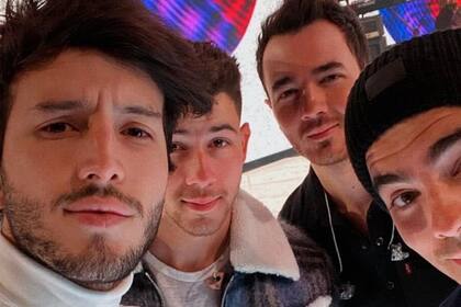 El incómodo encuentro de Sebastián Yatra y los Jonas Brothers en un baño