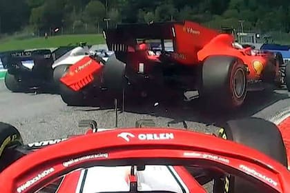 El increíble accidente entre los dos autos de Ferrari ocurrido este domingo en el Gran Premio de Estiria fue el centro de las críticas de los medios europeos