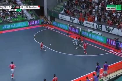 El increíble gol de Zicky Té para Sporting ante Benfica en la final de la Liga Placard de futsal