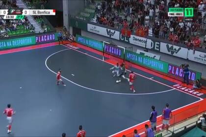 El increíble gol de Zicky Té para Sporting ante Benfica en la final de la Liga Placard de futsal