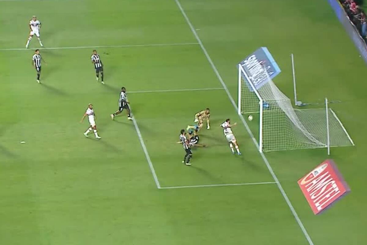 El increíble gol que malogró Calleri para Sao Paulo