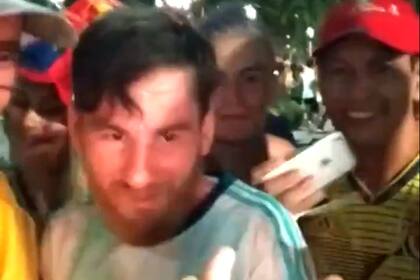 El increíble parecido del hincha brasileño con Lionel Messi